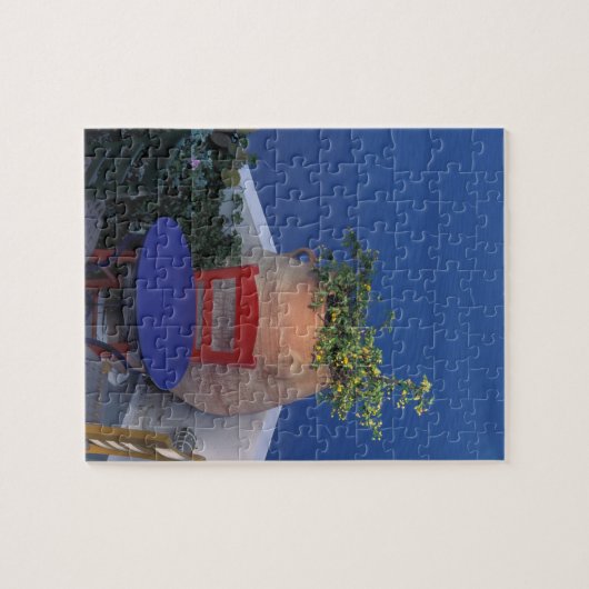 Europa, Griechenland, Santorini. Terrasse mit Meer Puzzle (Horizontal)