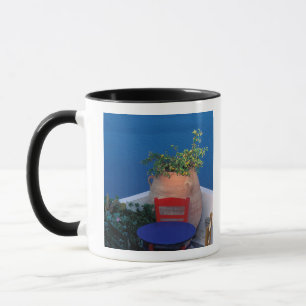 Europa, Griechenland, Santorini. Terrasse mit Meer Tasse