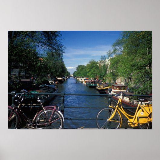 Europa, Holland, Amsterdam, gelbes Fahrrad und Poster (Vorne)