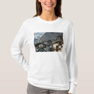 Europa, Italien, Aostatal, COURMAYEUR: Stadt T-Shirt