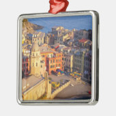 Europa, Italien, Cinque Terre. Dorf Vernazza Ornament Aus Metall (Links)