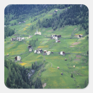 Europa, Italien, Dolomiten. Dieses kleine Dorf Quadratischer Aufkleber