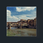 Europa, Italien, Florenz. Ponte Vecchio Button<br><div class="desc">Europa, Italien, Florenz Der Ponte Vecchio erstreckt sich über den Fluss Arno in Florenz, ein Weltkulturerbe, Italien � Ric Ergenbright/DanitaDelimont.com</div>