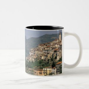 Europa, Italien, Ligurien, Apricale. Riviera Di Zweifarbige Tasse