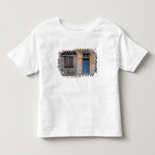 Europa, Italien, Lucca. Diese alten Türen fügen Kleinkind T-shirt