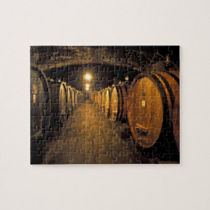 Europa, Italien, Region Toskana. Chiantikeller Puzzle