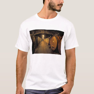 Europa, Italien, Region Toskana. Chiantikeller T-Shirt