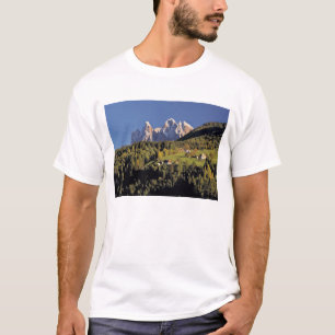Europa, Italien, San Pietro. Die Odle-Gruppe schei T-Shirt