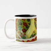 Europa, Italien, Sizilien, Taormina. Traditionell  Zweifarbige Tasse (Links)