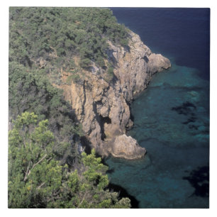 Europa, Italien, Toskana. Felsenküste Kala Fliese