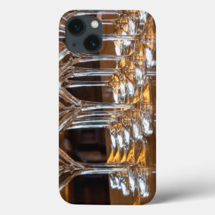 Europa, Italien, Toskana. Weingläser in einem Wein Case-Mate iPhone Hülle