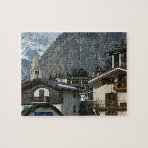 Europa, Italien, Valle d'Aosta, COURMAYEUR: Stadt Puzzle