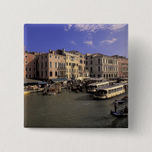 Europa, Italien, Venedig, Bootsverkehr bei Rialto Button