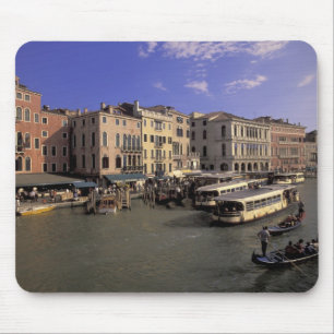 Europa, Italien, Venedig, Bootsverkehr bei Rialto Mousepad