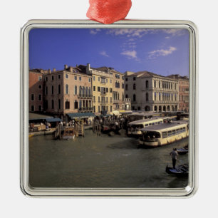 Europa, Italien, Venedig, Bootsverkehr bei Rialto Silbernes Ornament