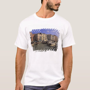 Europa, Italien, Venedig, Bootsverkehr bei Rialto T-Shirt