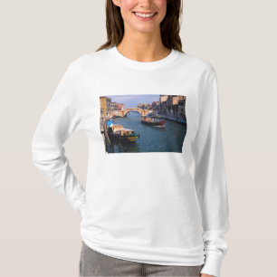 Europa, Italien, Venedig. Einschiffung T-Shirt