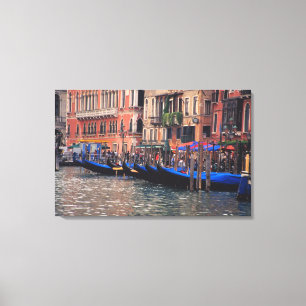 Europa, Italien, Venedig, Gondeln im Kanal Leinwanddruck