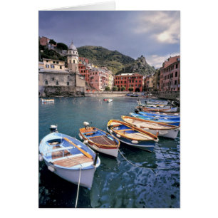 Europa, Italien, Vernazza. Frische bemalte Boote