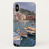 Europa, Italien, Vernazza. Hell bemalte Boote Case-Mate iPhone Hülle (Rückseite)