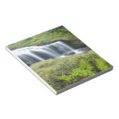Europa, Norwegen. Wasserfall. Notizblock (angewinkelt)