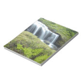 Europa, Norwegen. Wasserfall. Notizblock (Rotiert)