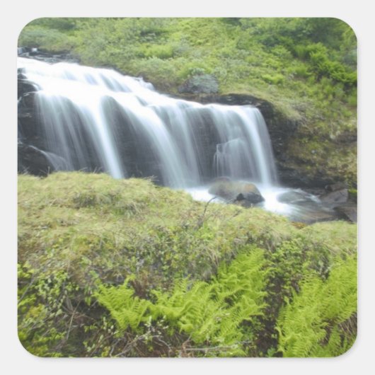 Europa, Norwegen. Wasserfall. Quadratischer Aufkleber (Vorderseite)