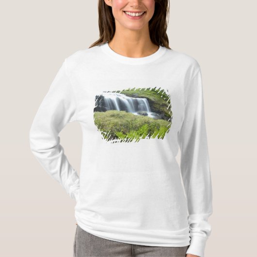 Europa, Norwegen. Wasserfall. T-Shirt (Vorderseite)
