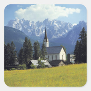 Europa, Österreich, Gosau. Der Turm der Kirche Quadratischer Aufkleber