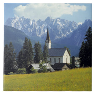 Europa, Österreich, Gosau. Kirchturm Fliese