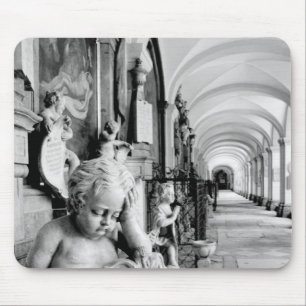Europa, Österreich, Salzburg. Cherub und Denkmal  Mousepad