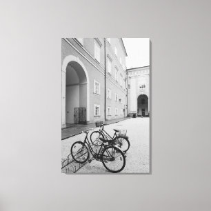 Europa, Österreich, Salzburg. Fahrräder auf dem Leinwanddruck