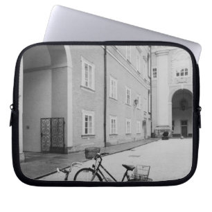 Europa, Österreich, Salzburg. Fahrräder in der Laptopschutzhülle