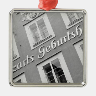 Europa, Österreich, Salzburg. Mozarts Geburtshaus Ornament Aus Metall