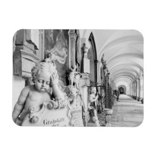 Europa, Österreich, Salzburg. Zwerg und Denkmal Magnet