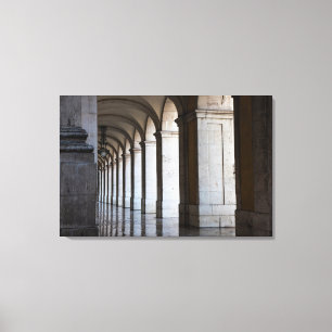 Europa, Portugal, Lissabon. Säulen der Arkade Leinwanddruck