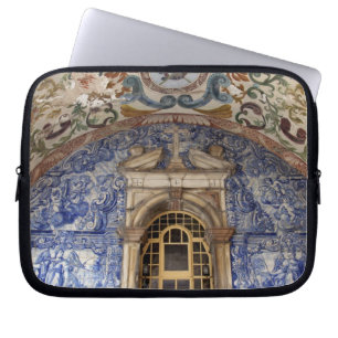Europa, Portugal, Obidos. Farbige Architektur Laptopschutzhülle