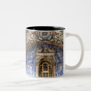 Europa, Portugal, Obidos. Farbige Architektur Zweifarbige Tasse