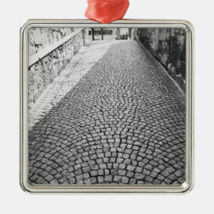 Europa, Schweiz, Zürich. Kopfsteinpflasterstraße, Silbernes Ornament