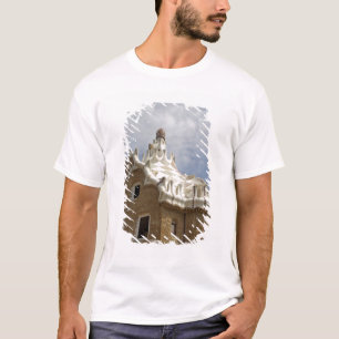 Europa, Spanien, Katalonien, Barcelona. Park Guell T-Shirt