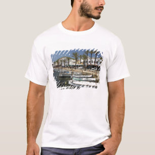 Europa, Spanien, Menorca (auch Menorca). Fischfang T-Shirt