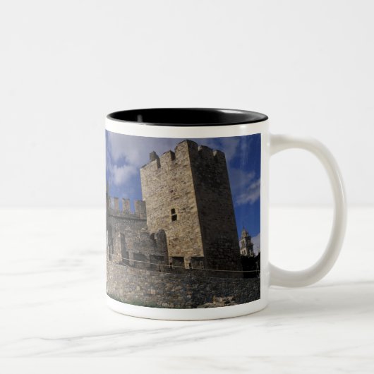 Europa, Spanien, Ponferrada, Leon. Templer Zweifarbige Tasse (Rechts)