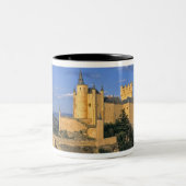 Europa, Spanien, Segovia. Der Alcazar, eine Welt Zweifarbige Tasse (Mittel)