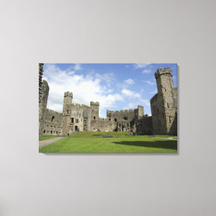 Europa, Wales, Caernarfon. Caernarfon Castle, Leinwanddruck