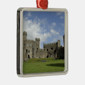 Europa, Wales, Caernarfon. Caernarfon Castle, Silbernes Ornament (Rechts)