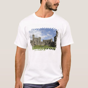 Europa, Wales, Caernarfon. Caernarfon Castle, T-Shirt