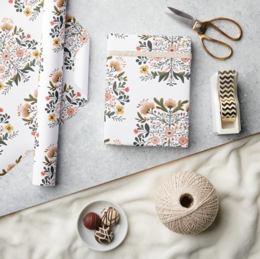 European Floral Folk Art Emblem Artist Geschenkpapier (Kunsthandwerk)