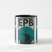 Eva Pohler bucht Tasse (Zentrum)