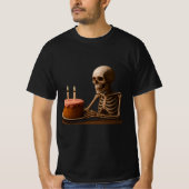 Even Skeletons Deserve a Birthday Slice T-Shirt (Vorderseite)