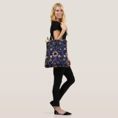 Evenlode, berühmtes William Morris Muster, Tasche (Am Model)